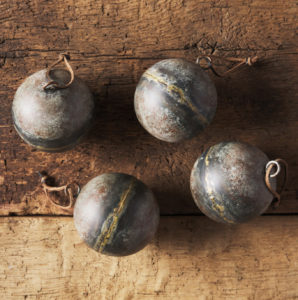 grey distressed metal ornament (set of 4)